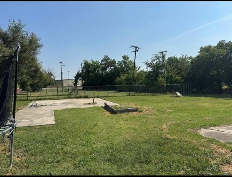 323 E Lloyd Street, Krum TX 76249 - Photo 11