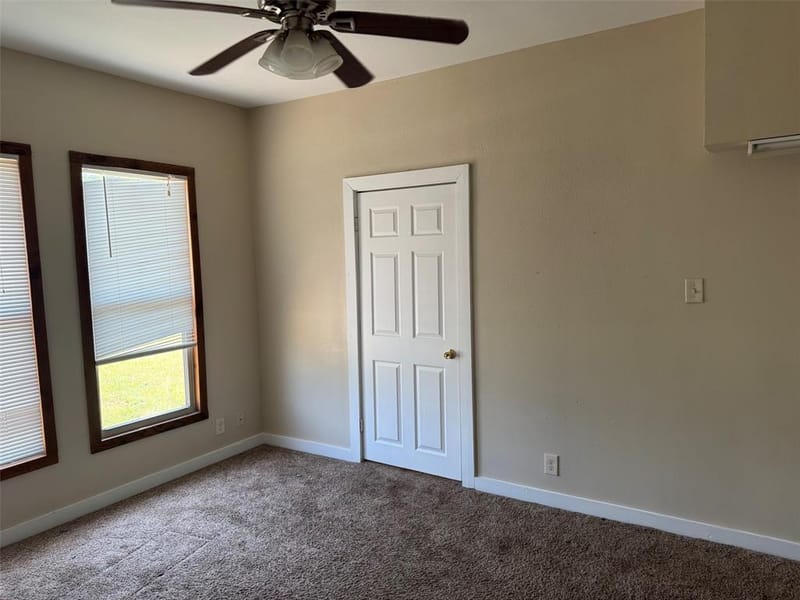 323 E Lloyd Street, Krum TX 76249 - Photo 8