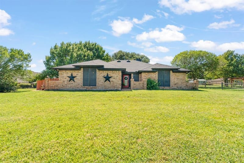 7500 Parker Drive E, Burleson TX 76028 - Photo 2