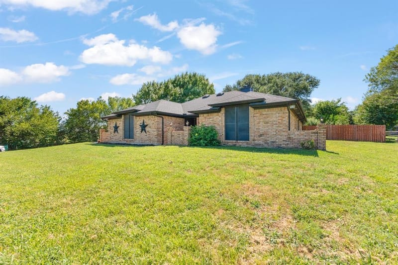 7500 Parker Drive E, Burleson TX 76028 - Photo 6