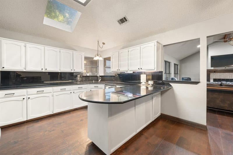 7500 Parker Drive E, Burleson TX 76028 - Photo 16