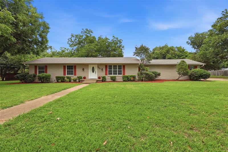 908 W Westhill Drive, Cleburne TX 76033 - Photo 2