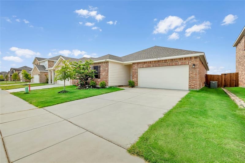 4929 Knob Drive, Fort Worth TX 76179 - Photo 2