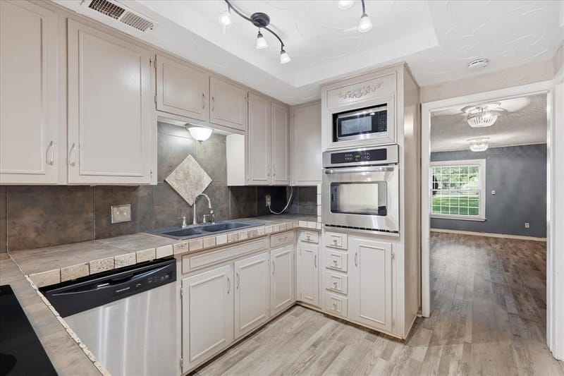 981 Chateau Valee Circle, Bedford TX 76022 - Photo 18