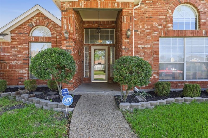 1718 Creek Valley Road, Mesquite TX 75181 - Photo 2
