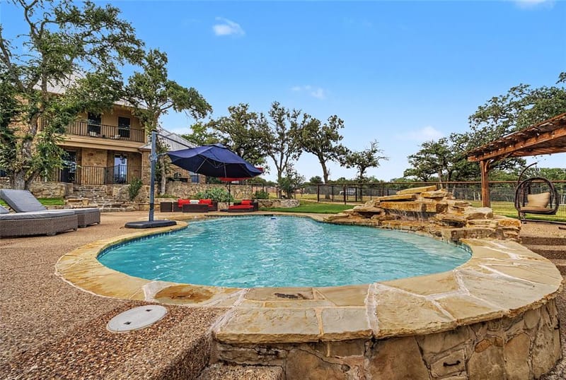 137 Silver Saddle Circle, Weatherford TX 76087 - Photo 2