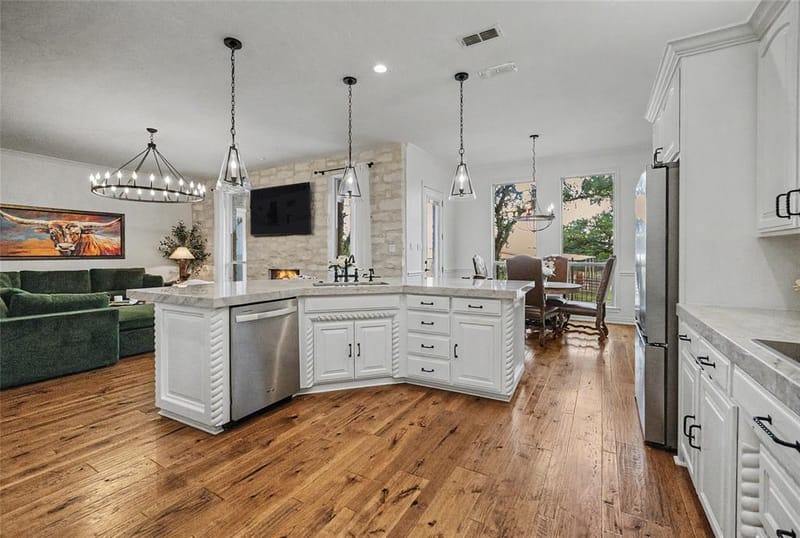 137 Silver Saddle Circle, Weatherford TX 76087 - Photo 3