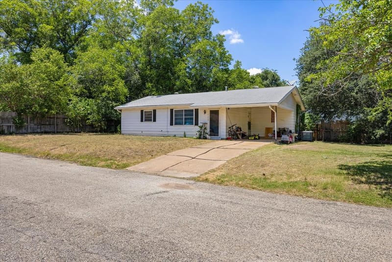 765 W Park Street, Stephenville TX 76401 - Photo 3