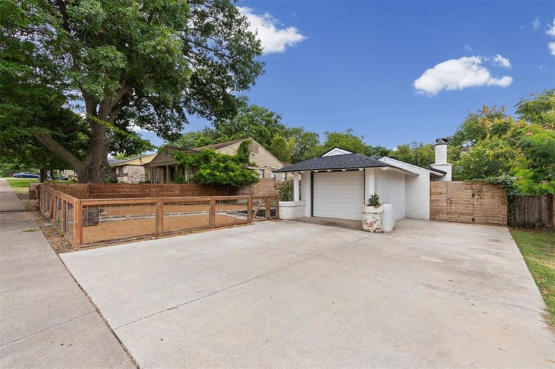 311 N Tennant Street, Dallas TX 75208 - Photo 2