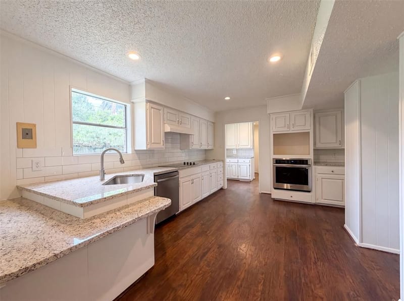 4612 Kenway Court, Fort Worth TX 76132 - Photo 2