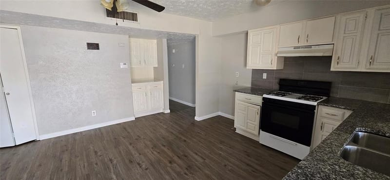7322 Long Canyon Trail, Dallas TX 75249 - Photo 3