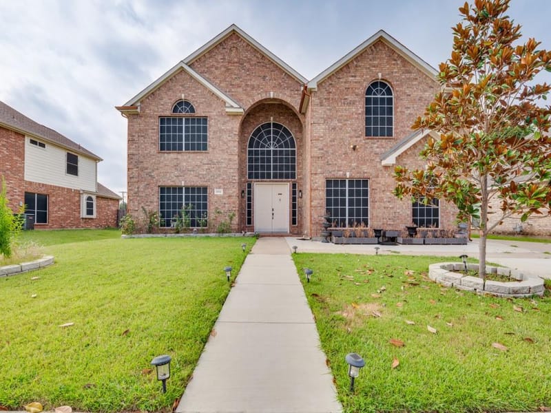 2811 Gillespie Lane, Grand Prairie TX 75052 - Photo 6