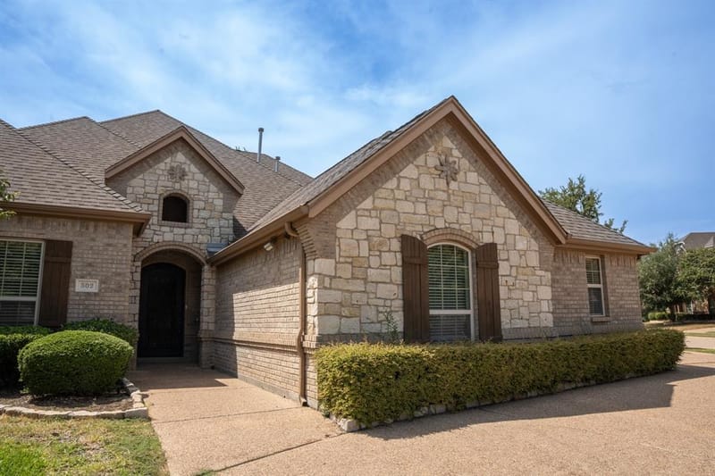 502 Lismore Drive, Mansfield TX 76063 - Photo 2