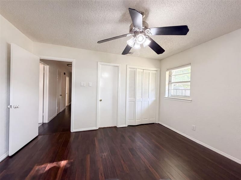 725 Ridgecrest Drive, Irving TX 75060 - Photo 4
