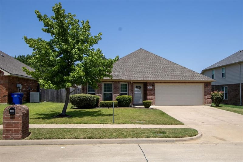 1613 Cowtown Drive, Mansfield TX 76063 - Photo 3
