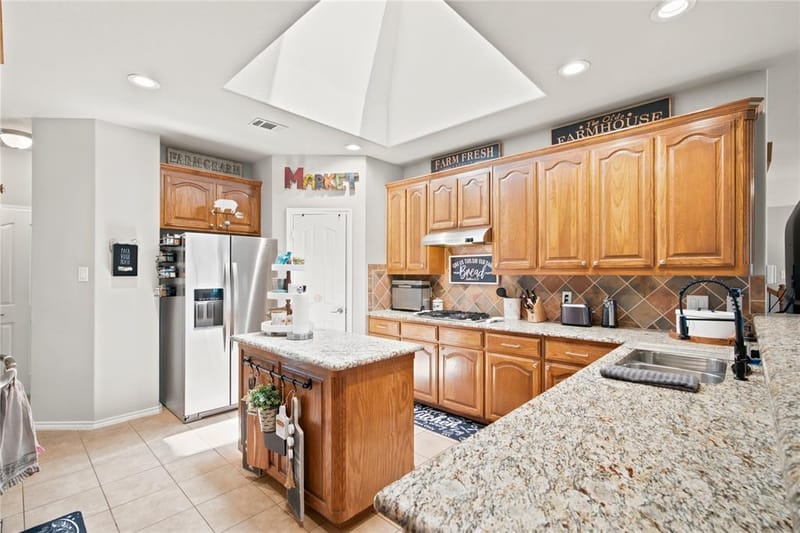 8 Tallwood Lane, Edgecliff Village TX 76134 - Photo 4