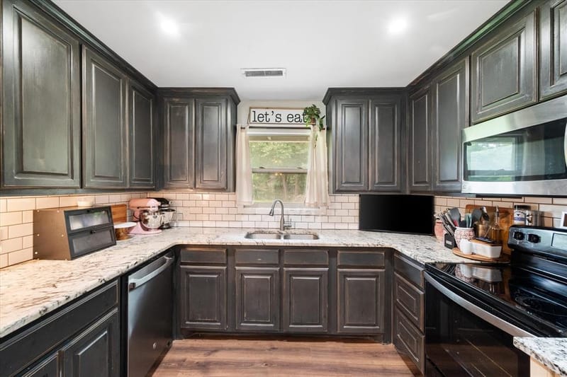 1437 Ficklin Avenue, Corsicana TX 75110 - Photo 6