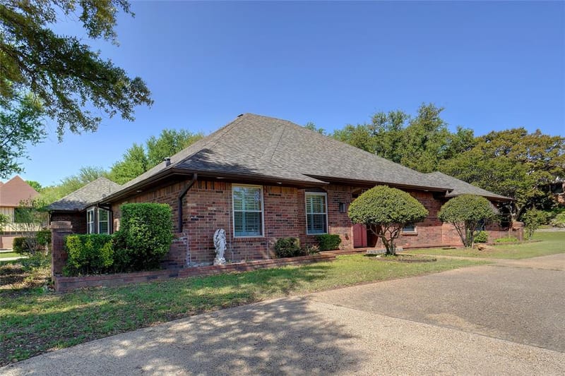 2833 S Country Club Road, Garland TX 75043 - Photo 2