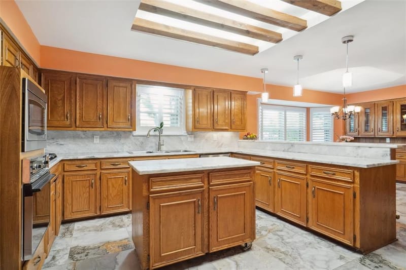 2833 S Country Club Road, Garland TX 75043 - Photo 9