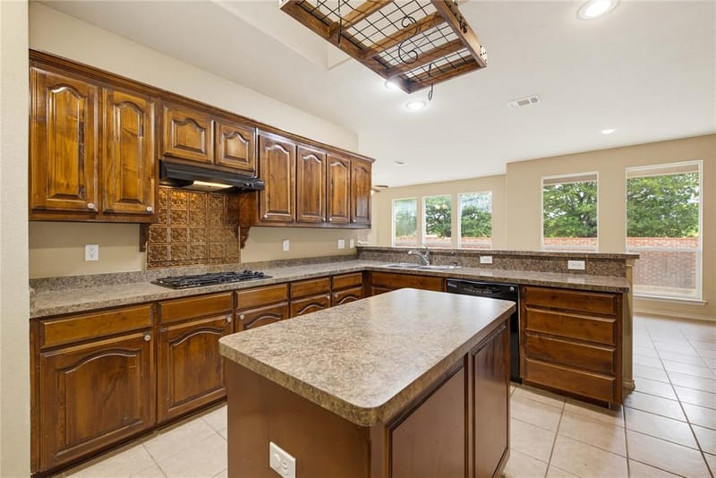 11 Beechcreek Drive, Edgecliff Village TX 76134 - Photo 14