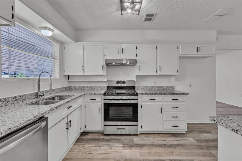 3407 NE 10th Street, Mineral Wells TX 76067 - Photo 2
