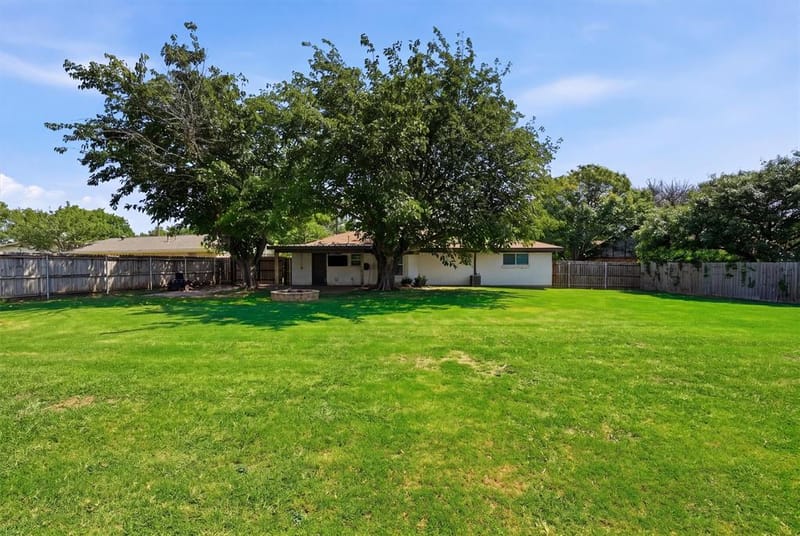 332 S Sealy Avenue, Justin TX 76247 - Photo 32
