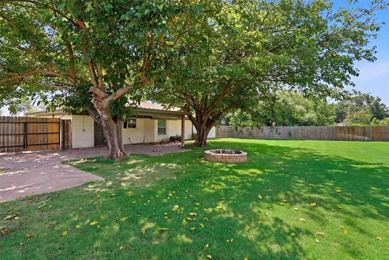 332 S Sealy Avenue, Justin TX 76247 - Photo 30