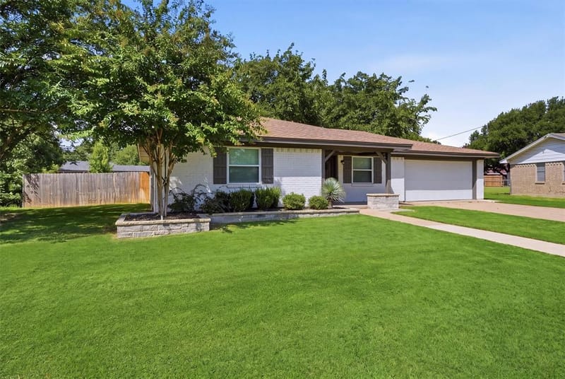 332 S Sealy Avenue, Justin TX 76247 - Photo 34