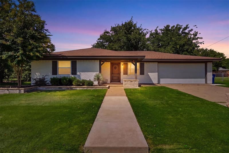 332 S Sealy Avenue, Justin TX 76247 - Photo 33