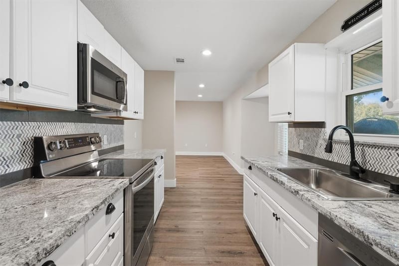 332 S Sealy Avenue, Justin TX 76247 - Photo 8
