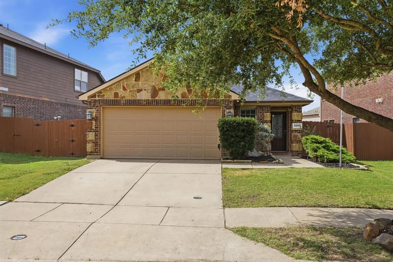 2006 Victorian Drive, Heartland TX 75126 - Photo 2
