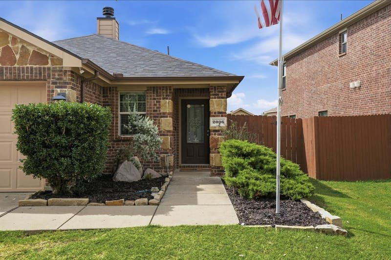 2006 Victorian Drive, Heartland TX 75126 - Photo 4