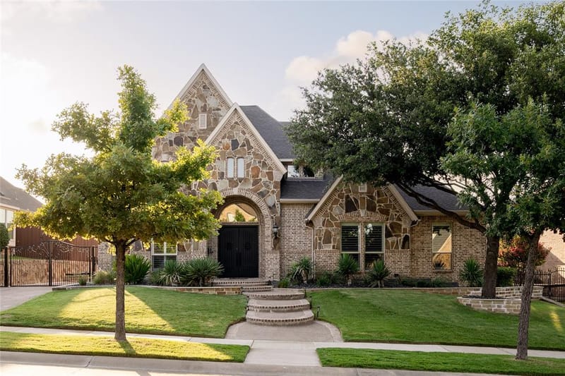 2312 Maidens Castle Drive, Lewisville TX 75056