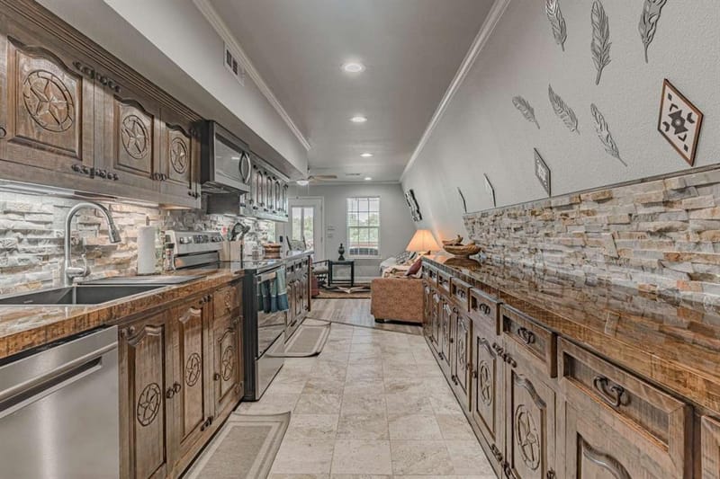 1011 Pawnee Trail, Granbury TX 76048 - Photo 6
