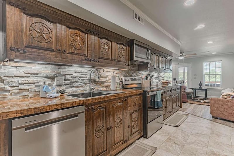1011 Pawnee Trail, Granbury TX 76048 - Photo 7