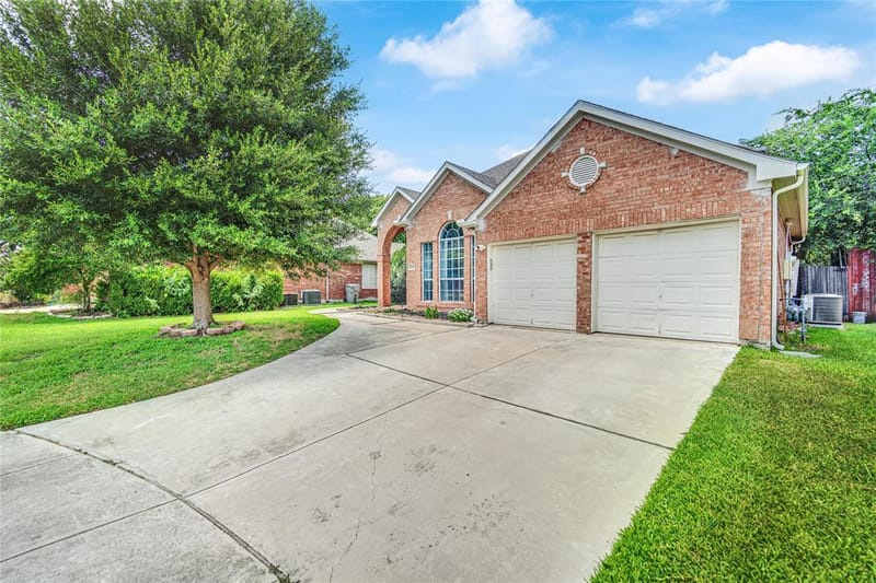 2241 Merritt Way, Arlington TX 76018 - Photo 5