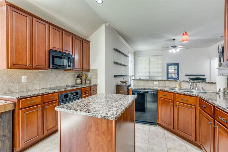 7023 Beacon Drive, Grand Prairie TX 75054 - Photo 11