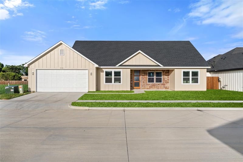 548 Highview Court, Godley TX 76044 - Photo 2