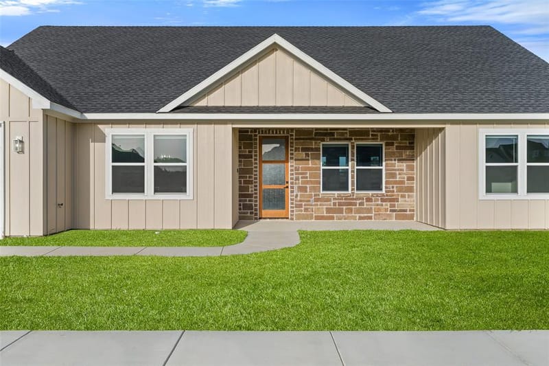 548 Highview Court, Godley TX 76044 - Photo 3