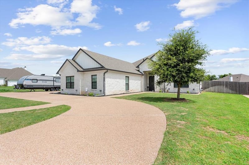 205 Fox Run Lane, Robinson TX 76706 - Photo 3