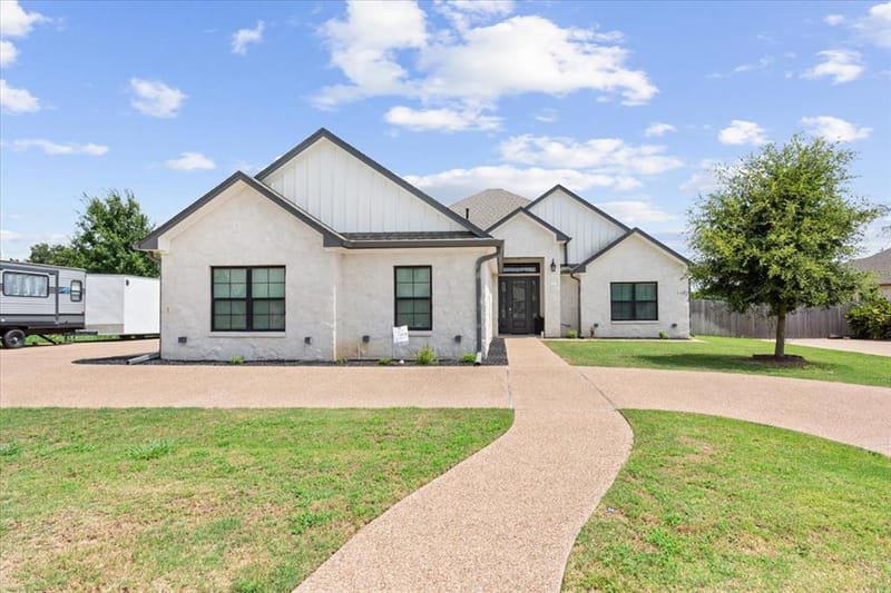 205 Fox Run Lane, Robinson TX 76706