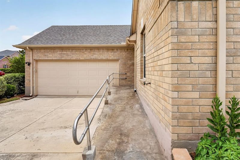 119 Matamoros Street, Grand Prairie TX 75051 - Photo 5