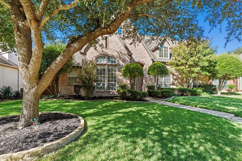6825 Oak Park Lane, Plano TX 75023 - Photo 2