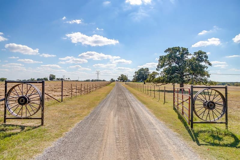 207 Trails End, Poolville TX 76487 - Photo 4