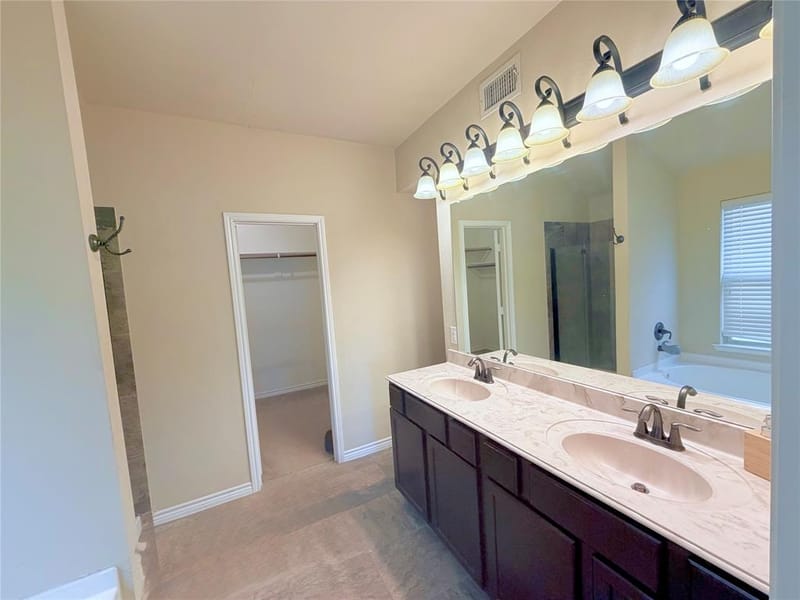 5727 Mountain Hollow Drive, Dallas TX 75249 - Photo 9