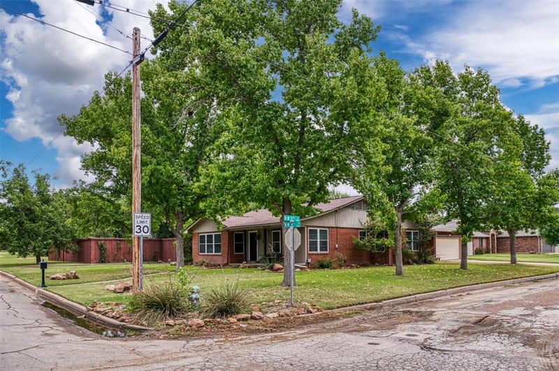 1202 NW 4th Avenue, Mineral Wells TX 76067 - Photo 2