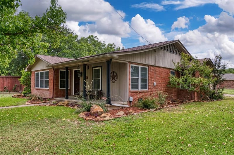 1202 NW 4th Avenue, Mineral Wells TX 76067 - Photo 3