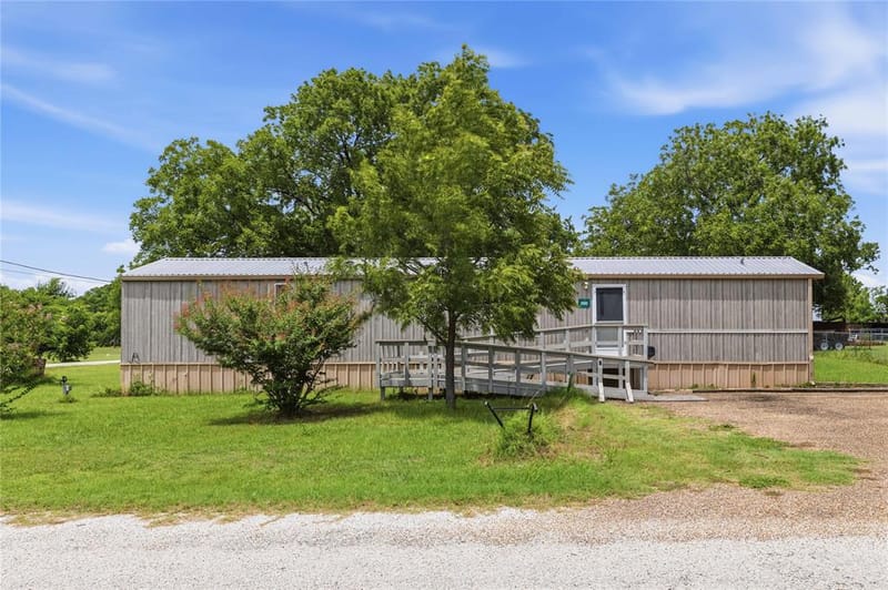 500 N Moreland Street, De Leon TX 76444