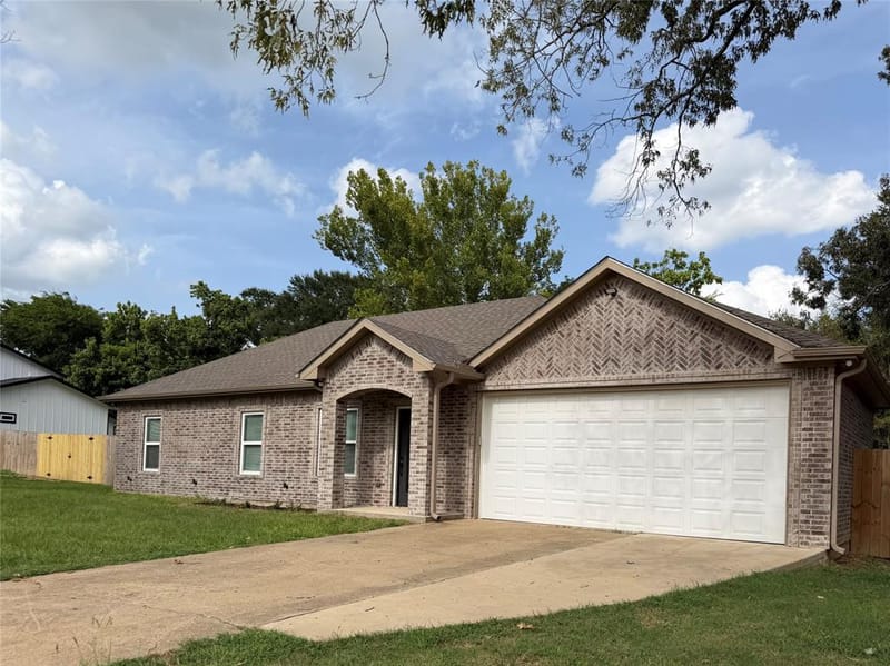 449 Cypress Street, Pittsburg TX 75686 - Photo 3