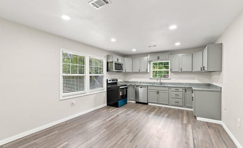 1706 Henderson Court, Irving TX 75061 - Photo 4